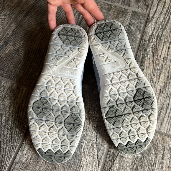 Nike training shoes - Picture 5 of 6